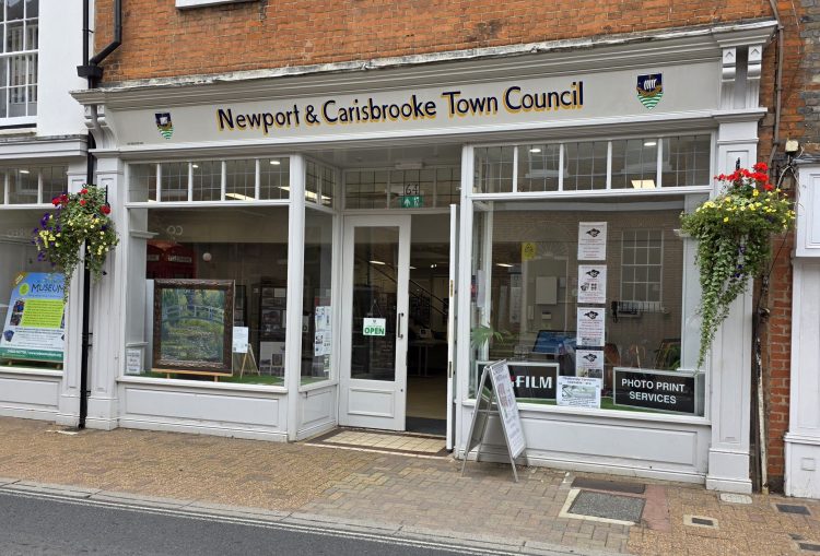 NEW NAME FOR NEWPORT & CARISBROOKE COUNCIL AS TOWN STATUS ADOPTED