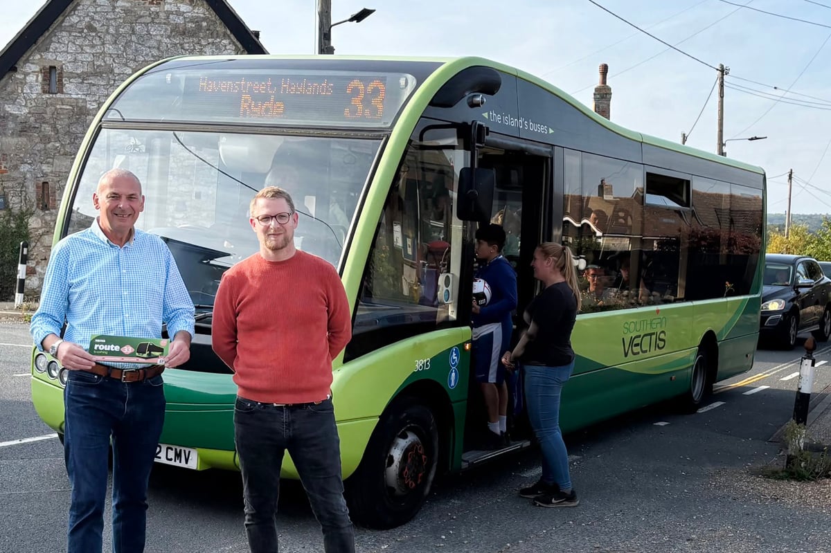 CELEBRATION AS BUS SERVICE RETURNS TO HAVENSTREET AFTER MORE THAN A DECADE