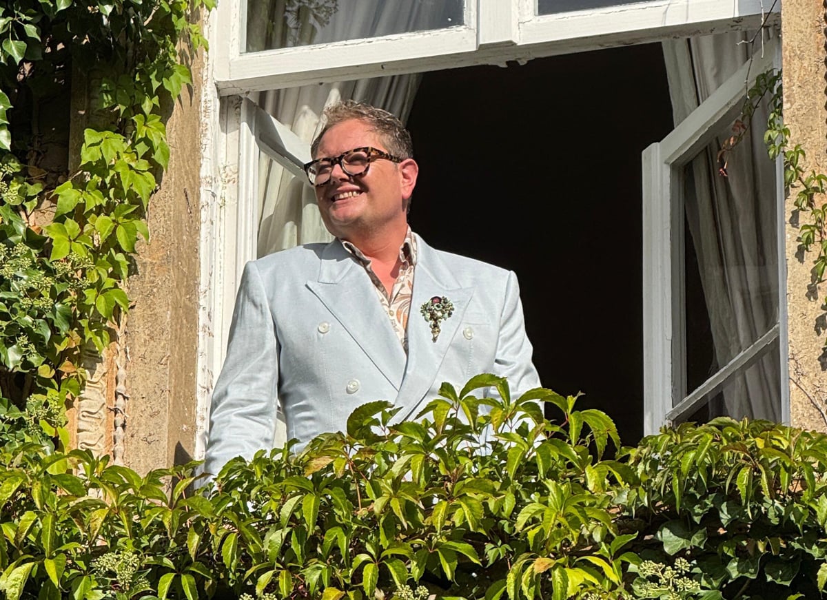 ALAN CARR SHARES ISLE OF WIGHT SNAPS AS BBC SHOW FILMS AT OSBORNE