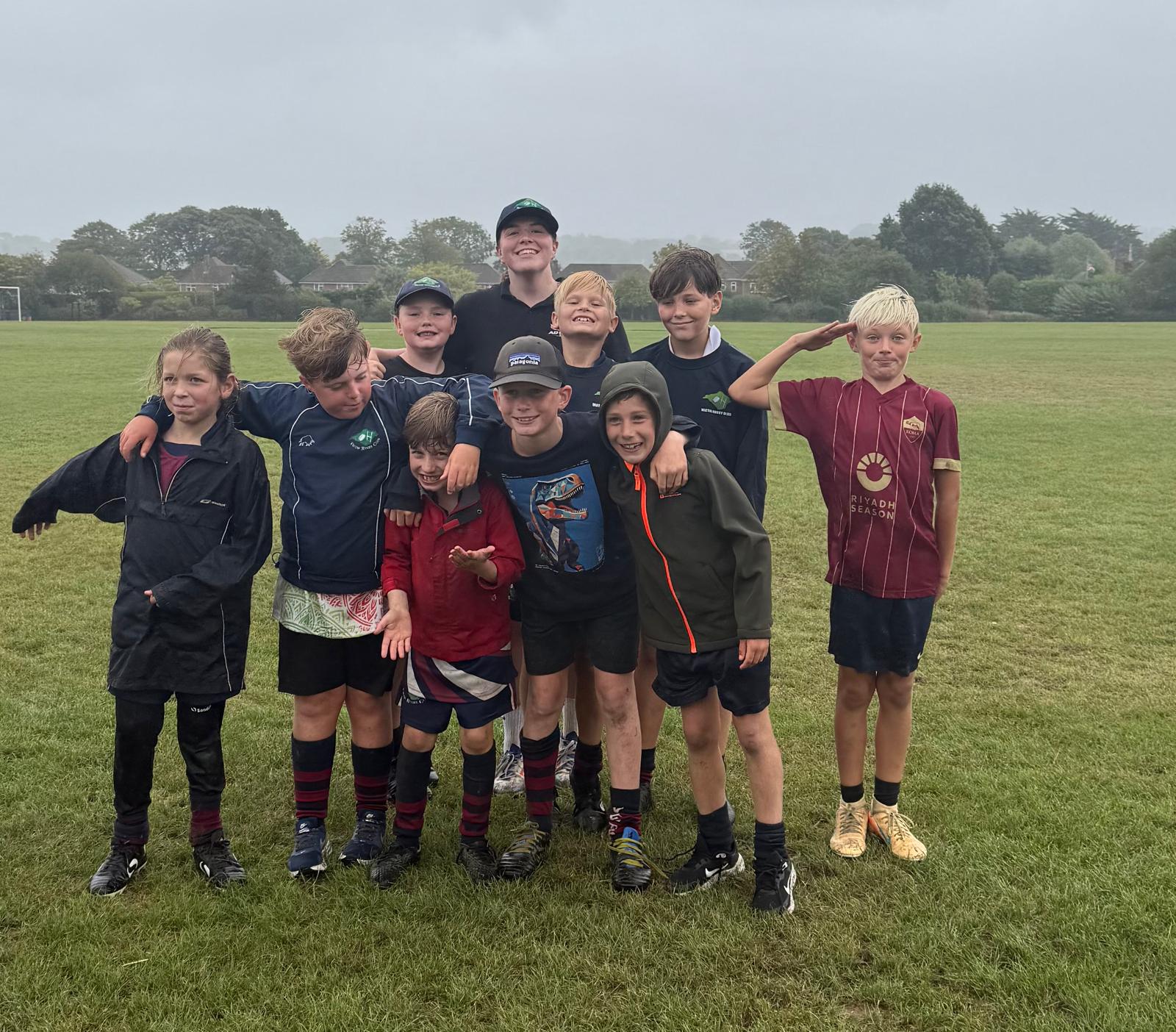 YOUNG RUGBY PLAYERS PUT THROUGH THEIR PACES WITH PREMIERSHIP STAR AMY DALE