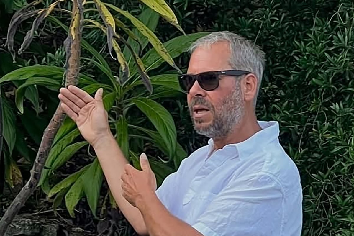 VENTNOR BOTANIC GARDEN CURATOR CHRIS KIDD AWARDED PRESTIGIOUS KEW MEDAL