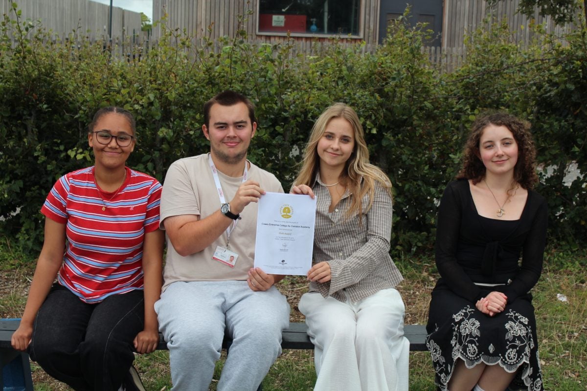 COWES ENTERPRISE COLLEGE CELEBRATES GOLD ENVIRONMENTAL AWARD