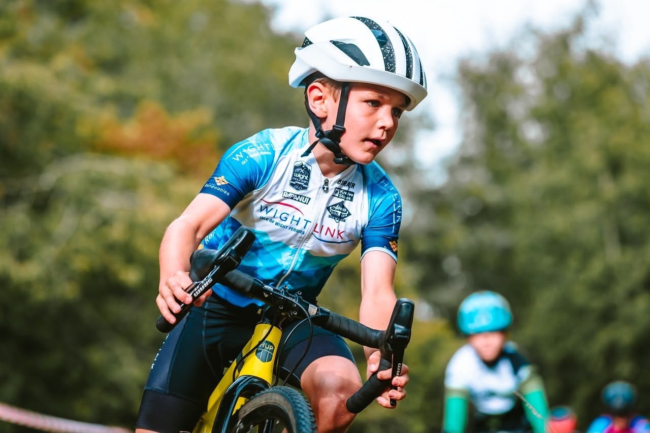 8-YEAR-OLD FINLEY RACES THROUGH THE FIELD IN FLYING START TO CYCLO-CROSS SEASON