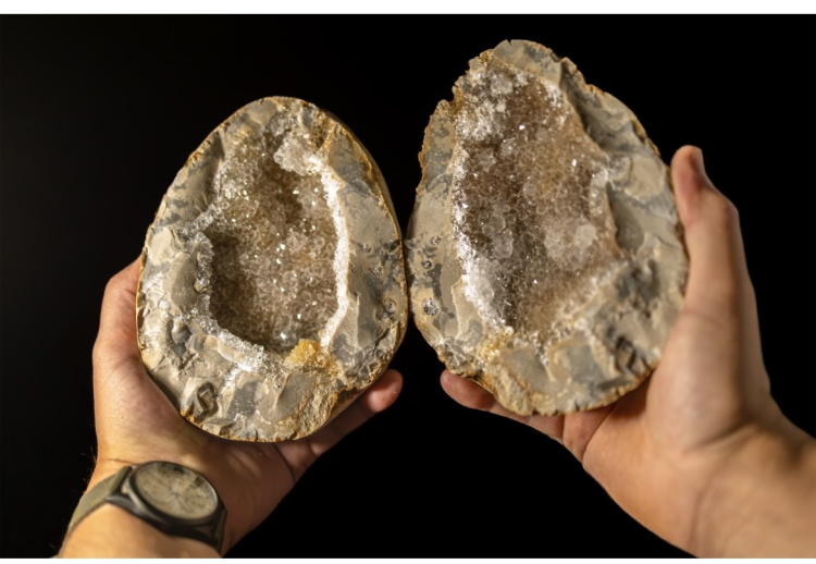 ‘FOSSIL FABERGE EGG’ DISCOVERED AT BROOK BAY IN ‘BEST EVER’ CRYSTAL GEODE FIND