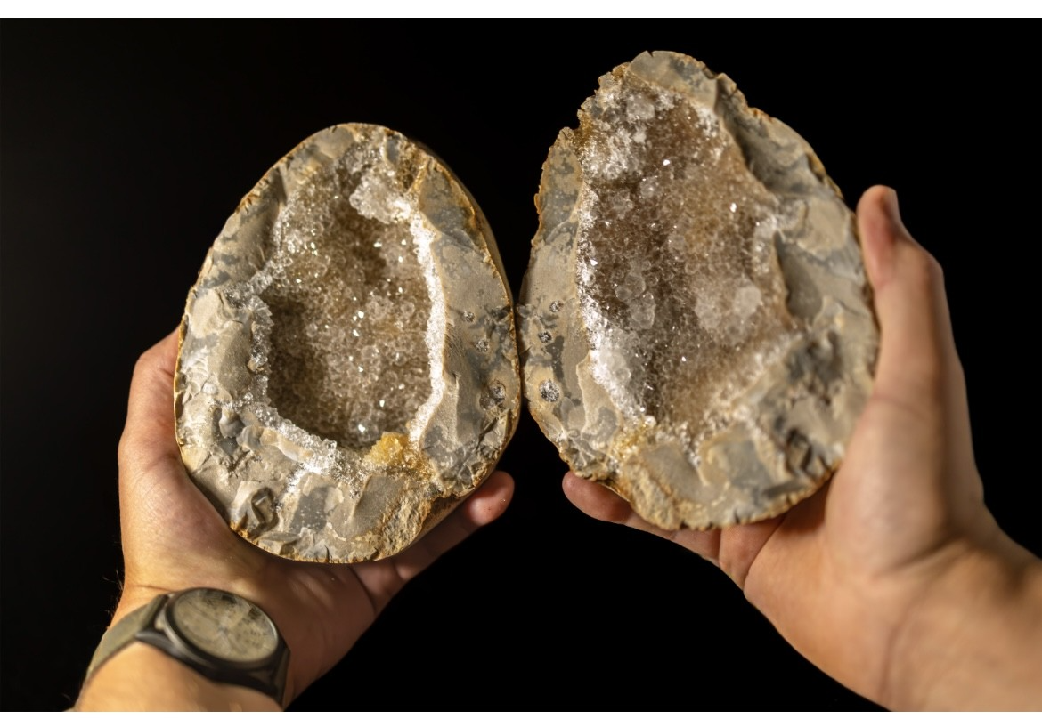 ‘FOSSIL FABERGE EGG’ DISCOVERED AT BROOK BAY IN ‘BEST EVER’ CRYSTAL GEODE FIND