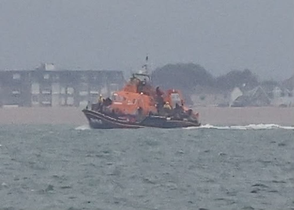 160 ILLEGAL MIGRANTS ON LARGE BOAT INTERCEPTED BY ISLE OF WIGHT LIFEBOATS