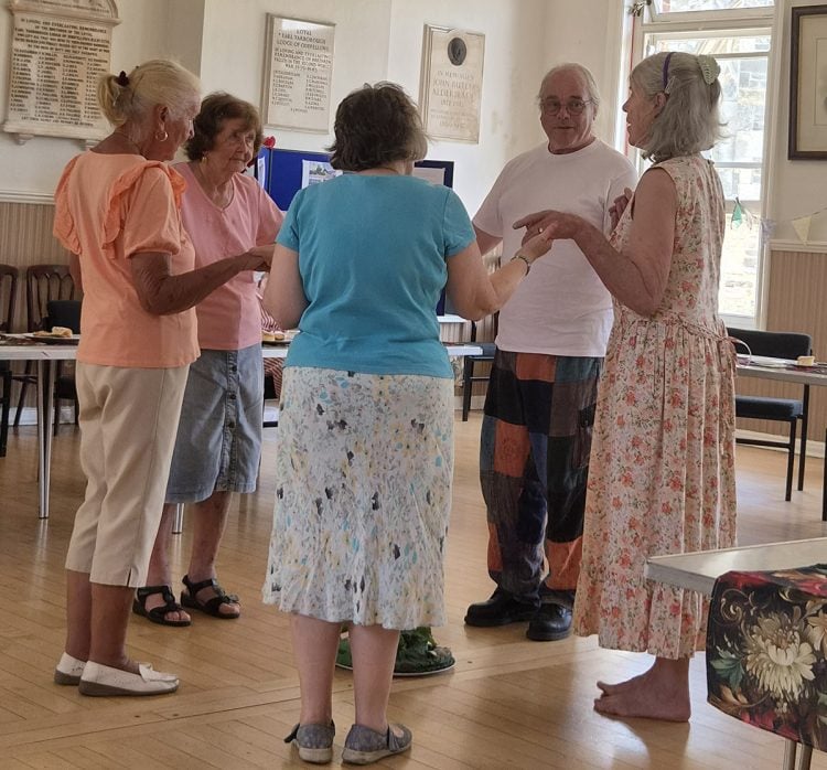 ISLANDERS URGED TO STRENGTHEN FRIENDSHIPS BEFORE DARKER WINTER MONTHS ARRIVE
