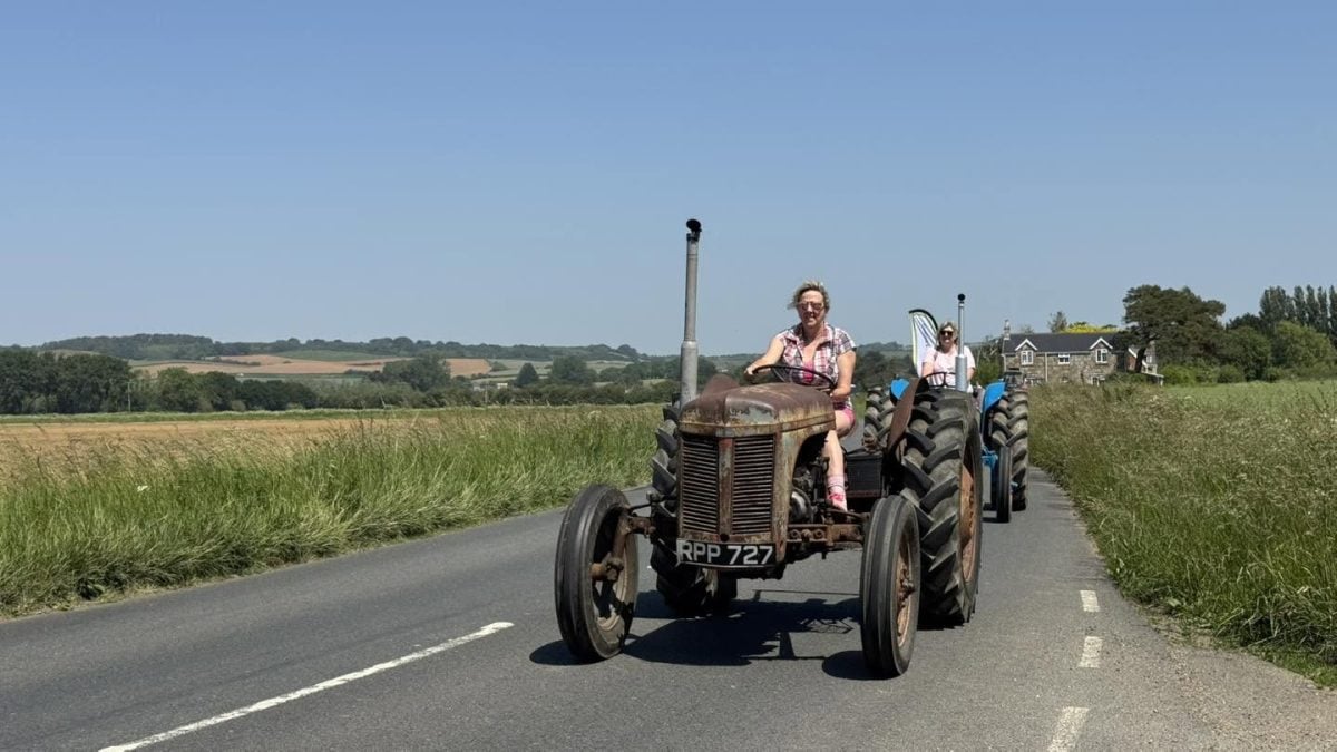 VINTAGE TRACTORS TO TAKE TO ISLE OF WIGHT ROADS FOR PROSTATE CANCER CHARITY RUN
