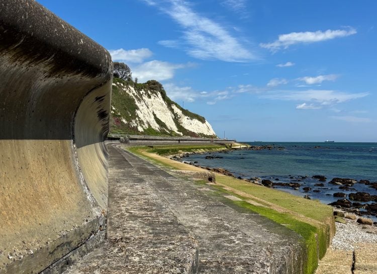 VENTNOR COASTLINE GOES UNDER THE MICROSCOPE AS NEW DEFENCE SURVEYS BEGIN