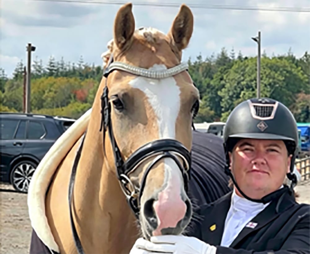 VICKY AND 5-YEAR-OLD BUDDY FLY THE FLAG FOR ENGLAND WITH RESERVE CHAMPION SUCCESS