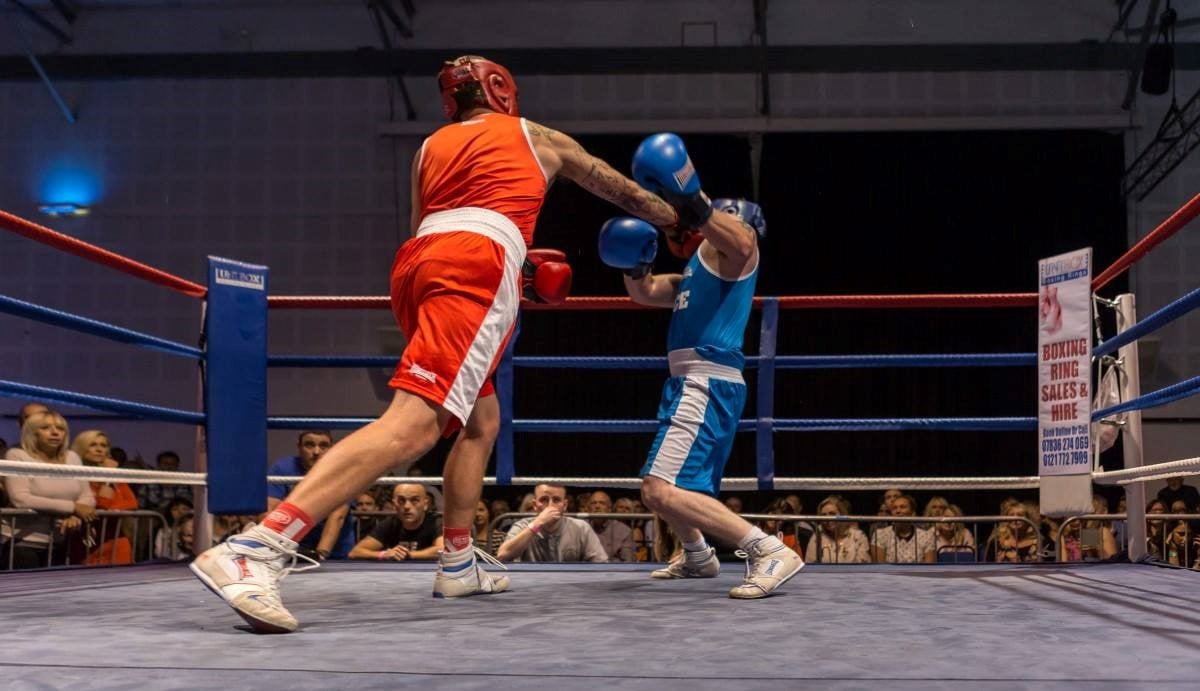 FIRE, POLICE AND PRISON STAFF TO BATTLE IT OUT AT BLUE LIGHT FIGHT NIGHT