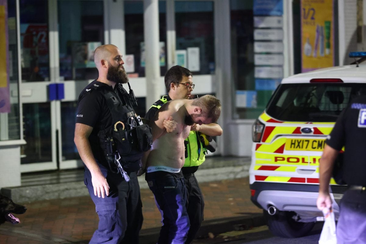 MAN CHARGED OVER £500 CHEMIST BURGLARY AFTER LARGE-SCALE MANHUNT IN VENTNOR