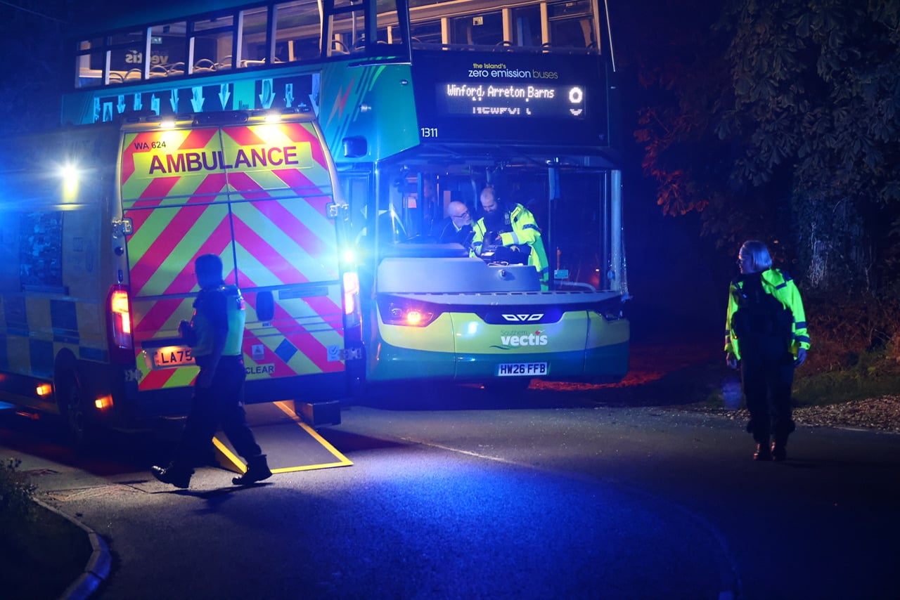ELECTRIC BUS DAMAGED IN BEMBRIDGE CRASH – EMERGENCY SERVICES CALLED TO SCENE