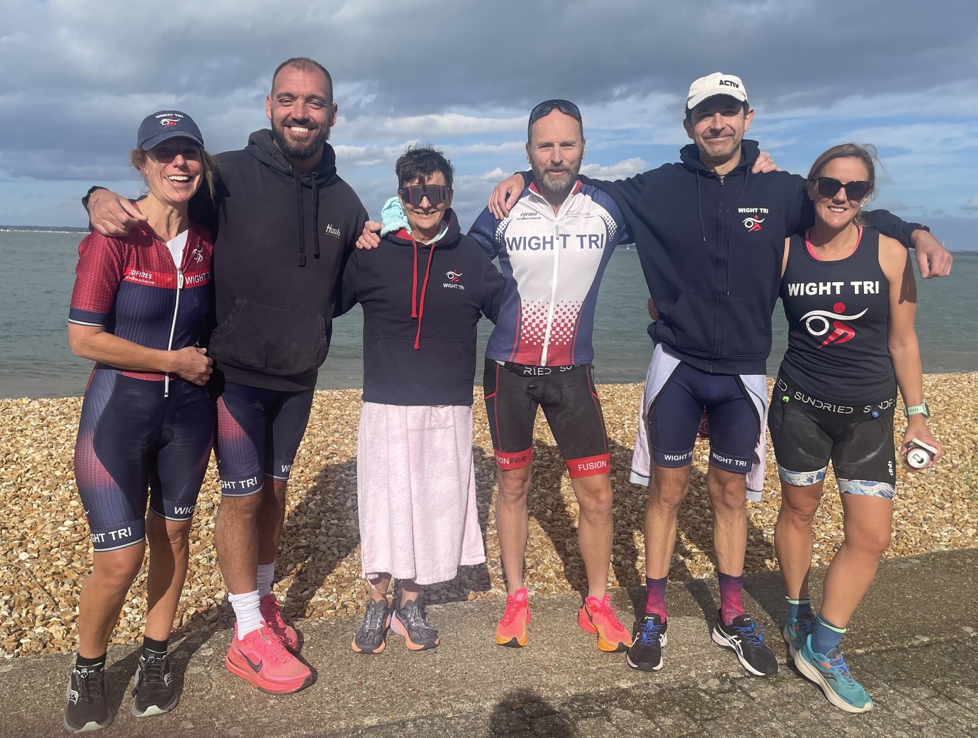 STRONG CURRENTS AND COLD SEAS TEST TRIATHLETES IN COWES CLUB CHAMPIONSHIPS