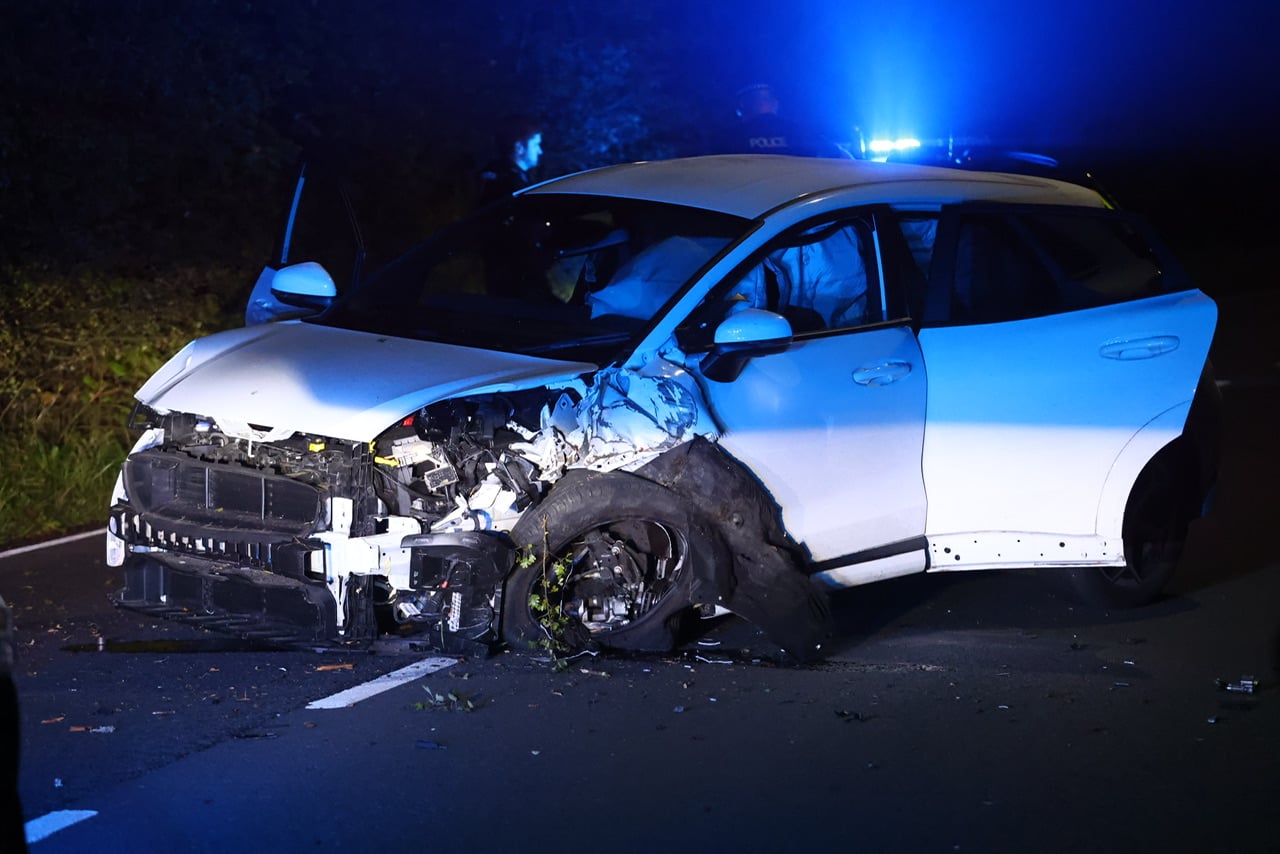 CAR DESTROYED IN SMASH WITH TREE ON MAIN ROAD TO SANDOWN