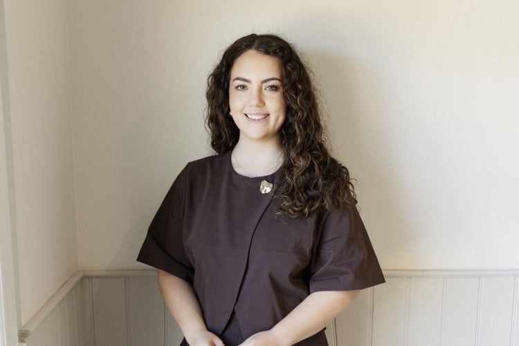 MANICURIST HANNAH RUBS SHOULDERS WITH FASHION ELITE AT LONDON AND PARIS FASHION WEEKS