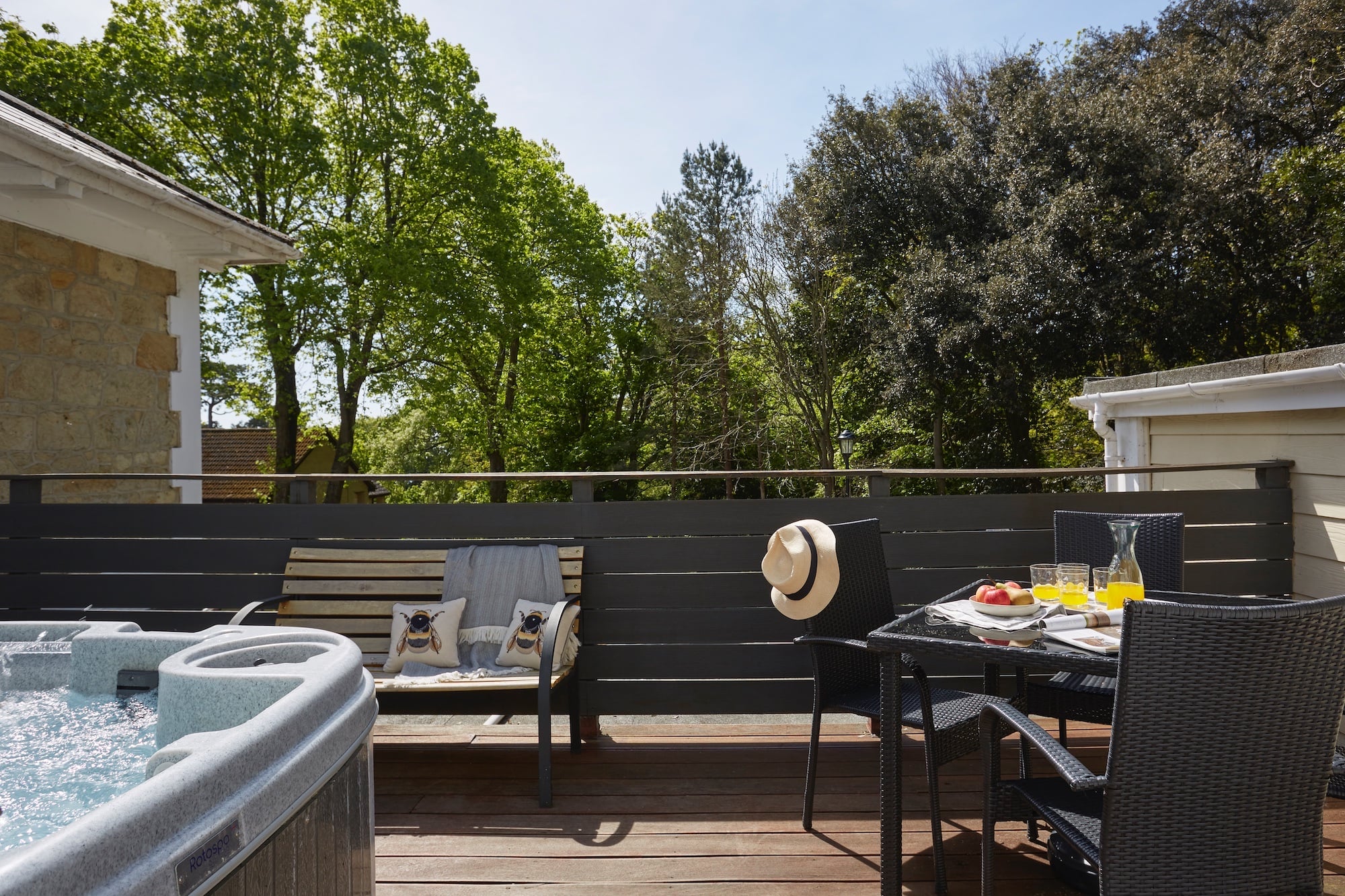 WIN A 3-NIGHT LUXURY ISLE OF WIGHT BREAK WITH PRIVATE HOT TUB AND SEA VIEWS