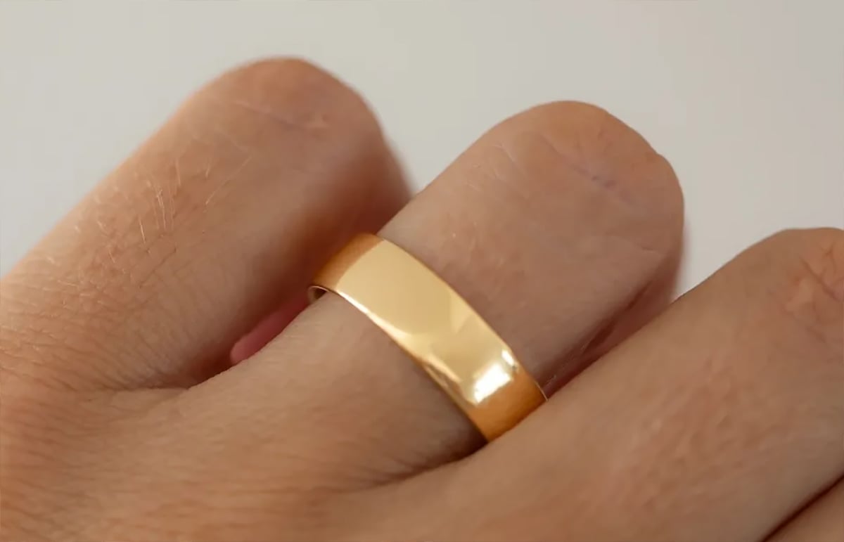 LOST PRECIOUS RING RECOVERED FROM SEABED IN REMARKABLE ACT OF KINDNESS