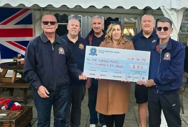 RYDE FIRE FAMILIES GIVEN £250 BOOST AS LOCAL LODGE SUPPORTS HOTEL’S RELIEF EFFORTS