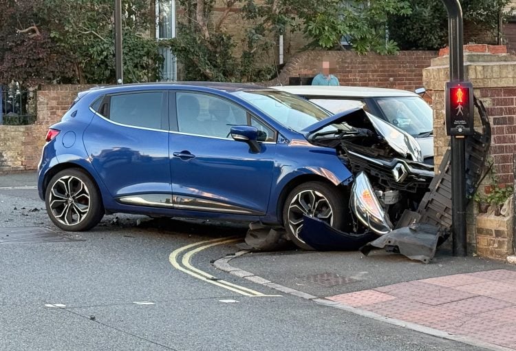 VEHICLES DAMAGED IN CROSSROADS CRASH IN RYDE