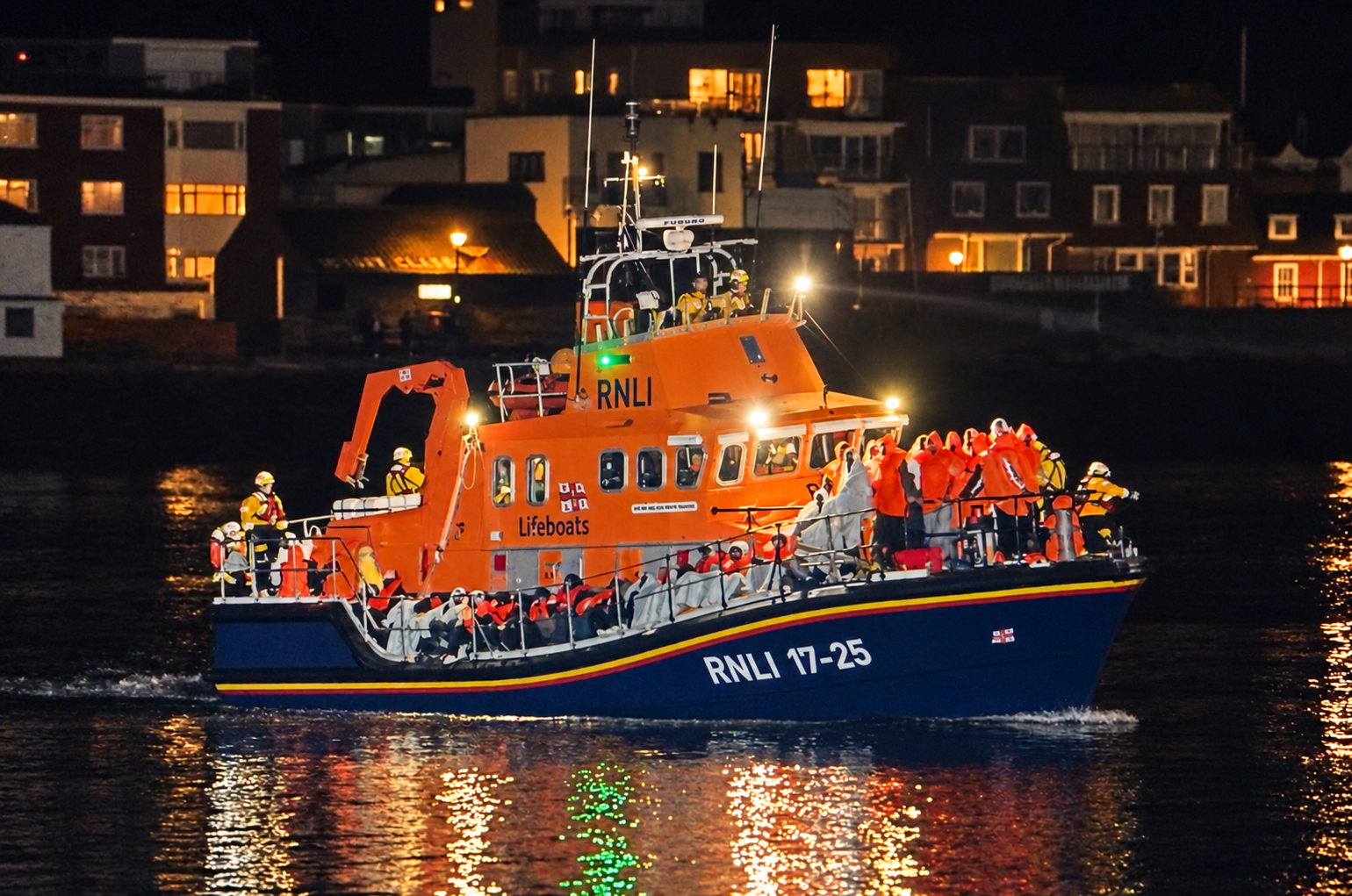 150 ILLEGAL MIGRANTS CROWDED ONTO ISLE OF WIGHT LIFEBOATS IN LATEST MEGA DINGHY OPERATION