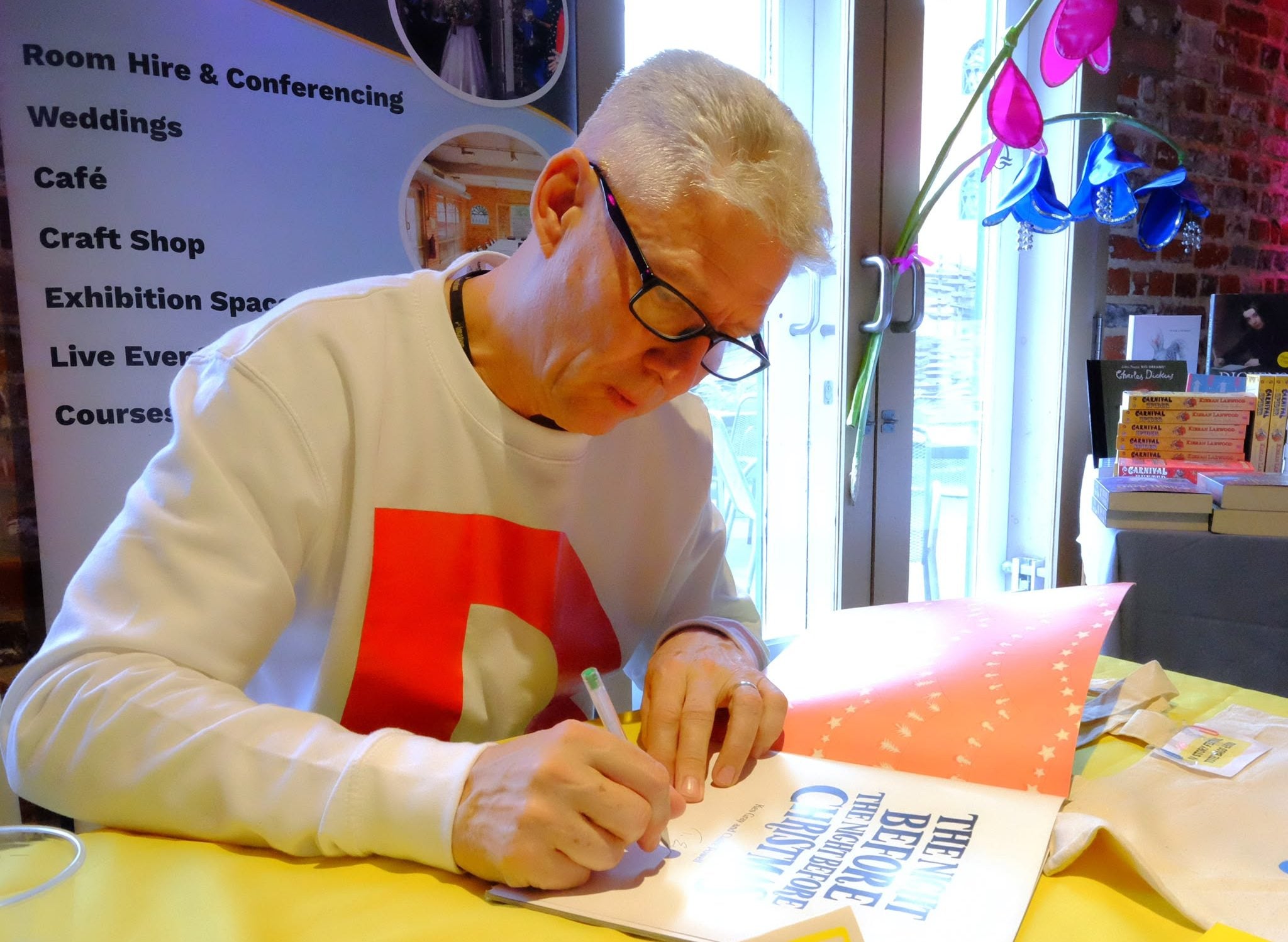 SELL-OUT AUTHOR RETURNS TO ISLE OF WIGHT AS STORY FESTIVAL ANNOUNCES NEW ACTS