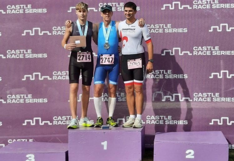 WIGHT TRI ATHLETES SHINE ON WORLD STAGE AS CURWOOD SEALS HEVER CASTLE WIN