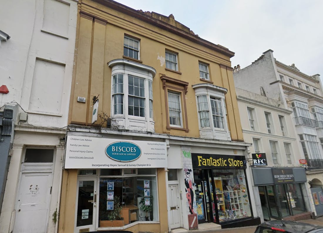 COUNCIL GIVES GREEN LIGHT FOR 2 HOMES BEHIND BUSY RYDE SHOP