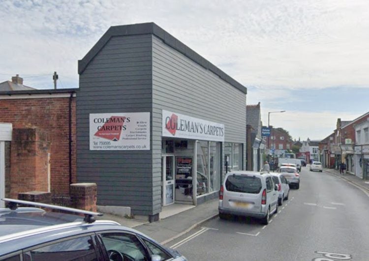 FORMER CARPET SHOP TO BECOME PREMIER STORE WITH ALCOHOL SALES UNTIL 23:00