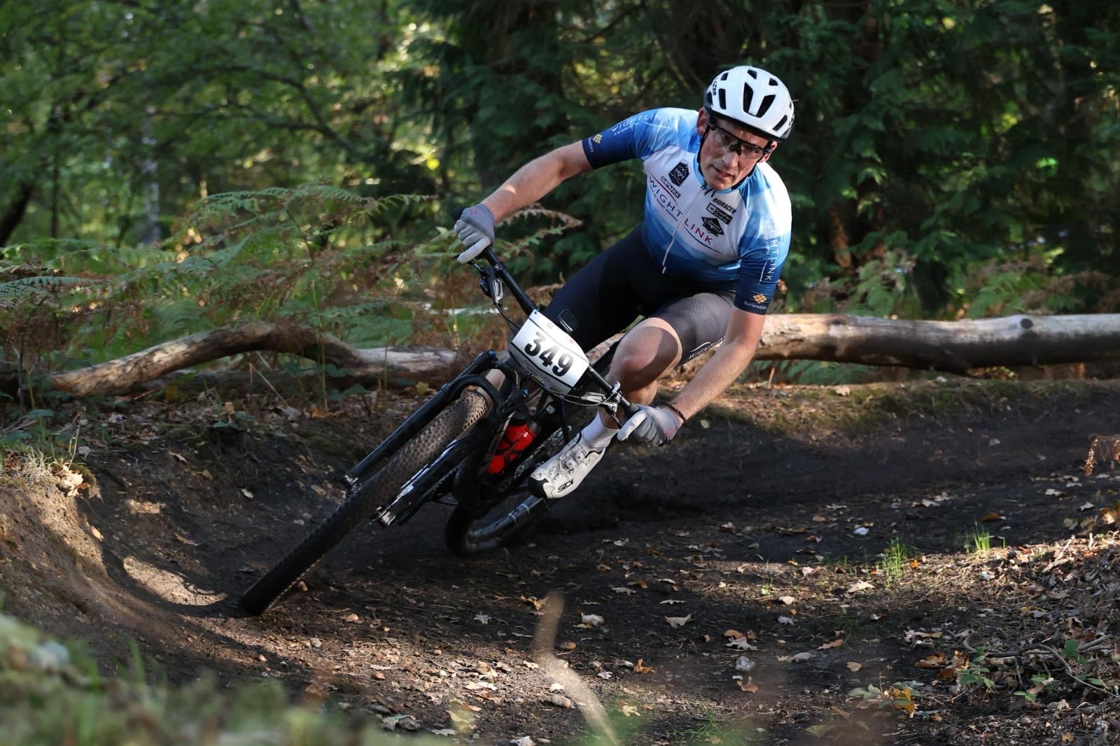 JUST 4 SECONDS IN IT AS SIMON ERNEST MAKES COMPETITIVE RETURN TO MTB RACING